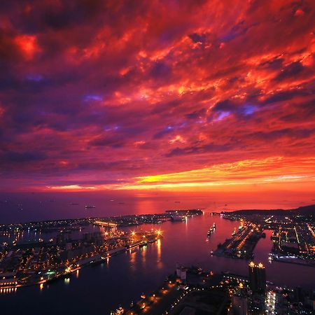 85 Sky Tower Hotel Kaohsiung Luaran gambar Sunset over the Gulf of Saint-Tropez