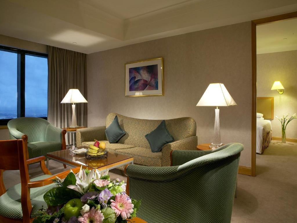 85 Sky Tower Hotel Kaohsiung Bilik gambar A suite at the hotel