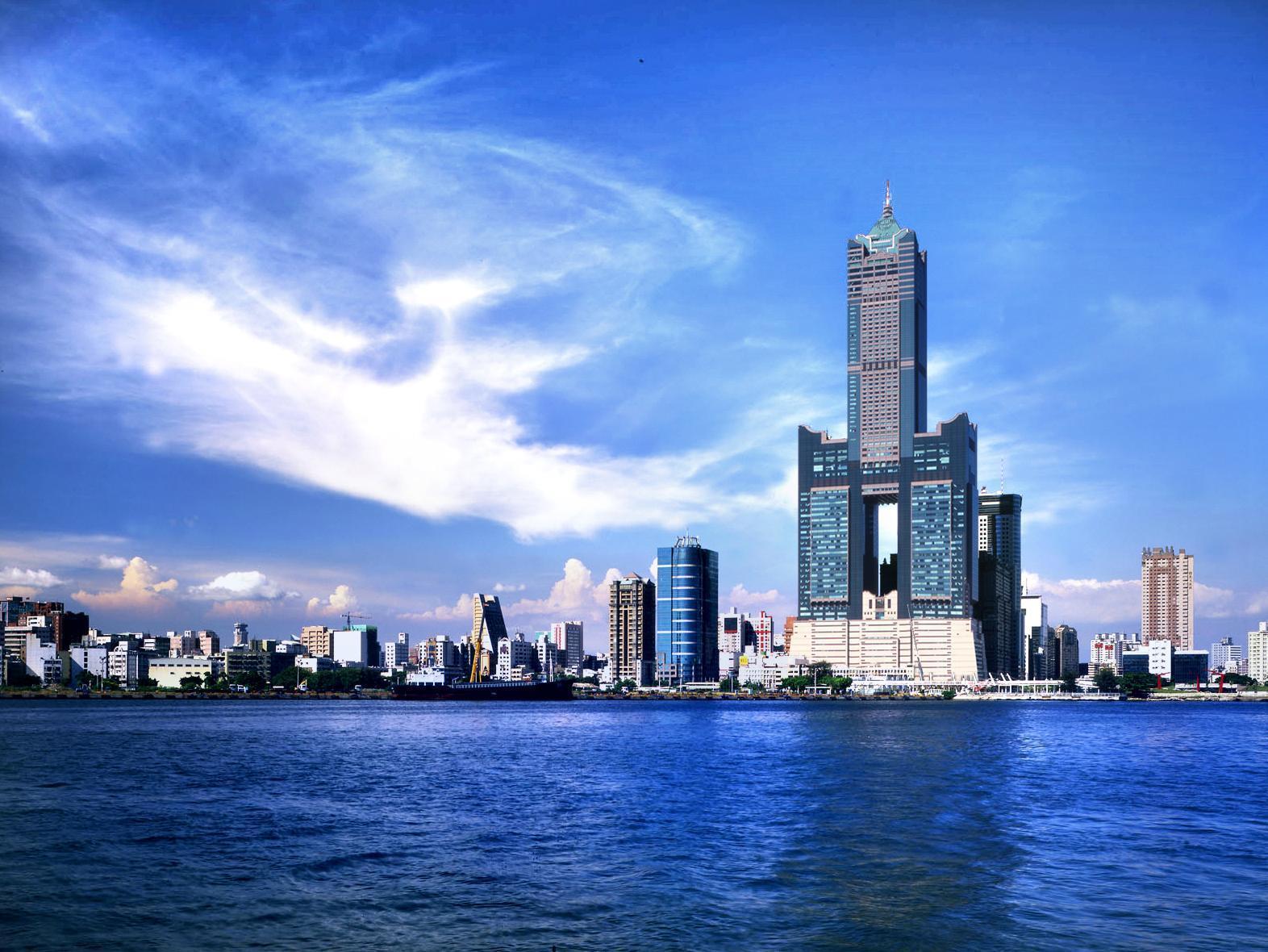 85 Sky Tower Hotel Kaohsiung Luaran gambar Skyline of Kaohsiung
