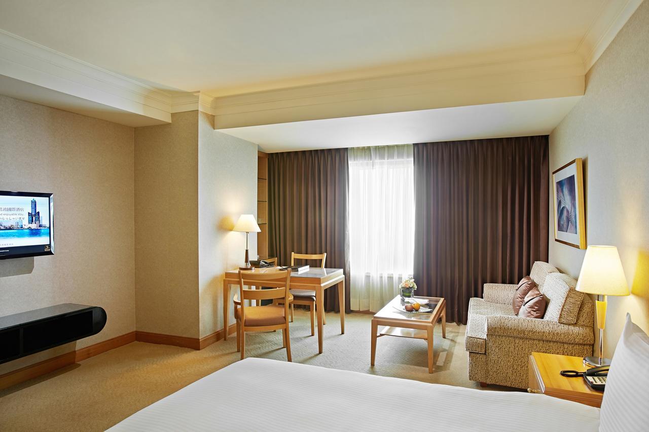85 Sky Tower Hotel Kaohsiung Luaran gambar A typical room at the hotel