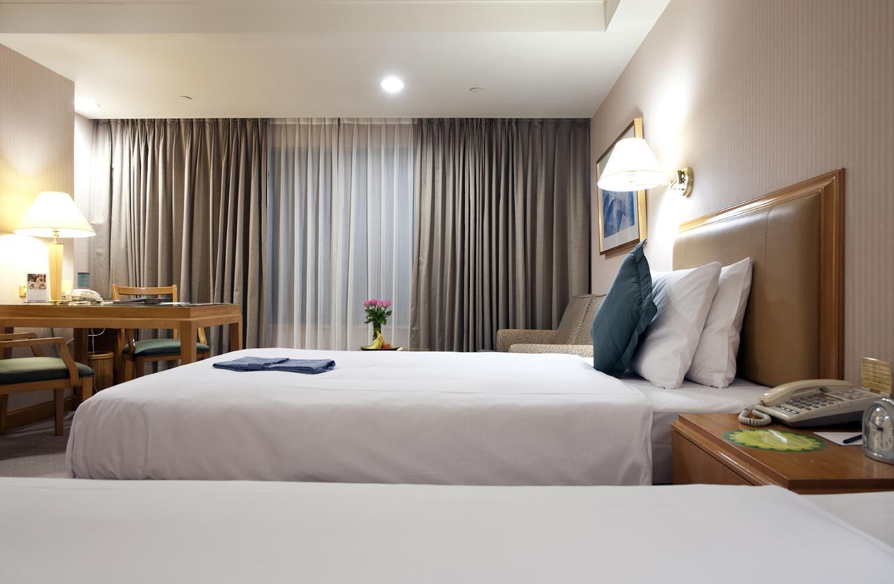 85 Sky Tower Hotel Kaohsiung Luaran gambar A room at the hotel