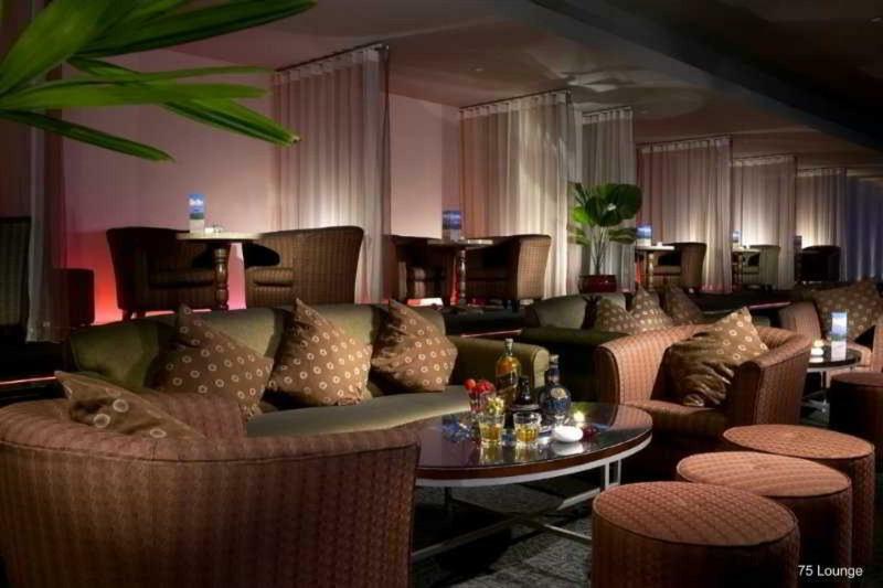 85 Sky Tower Hotel Kaohsiung Luaran gambar The interior of the lounge