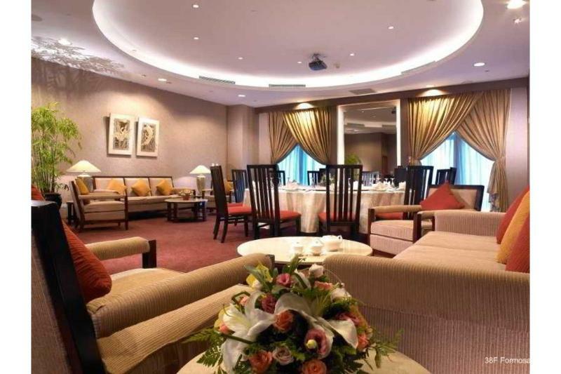 85 Sky Tower Hotel Kaohsiung Luaran gambar The Royal Suite