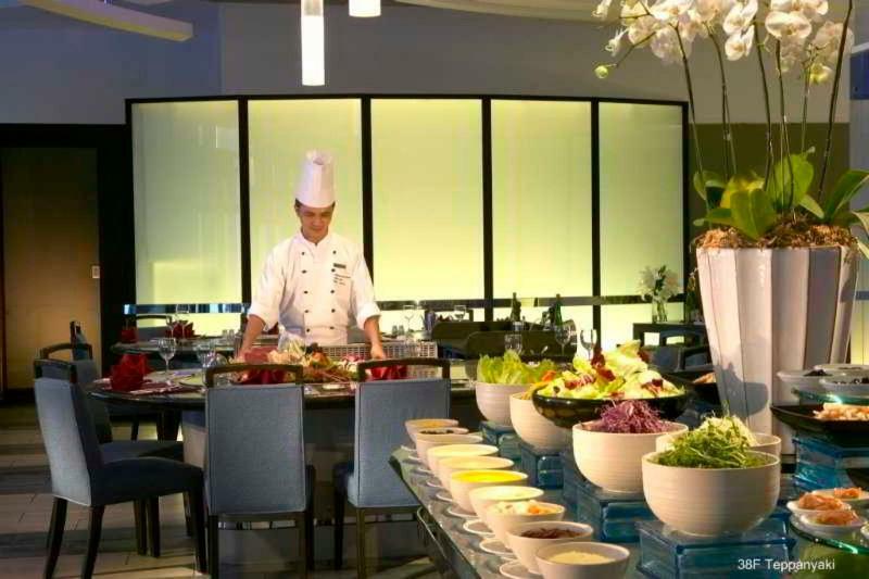 85 Sky Tower Hotel Kaohsiung Luaran gambar A salad bar at a hotel