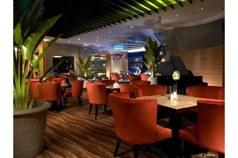 85 Sky Tower Hotel Kaohsiung Luaran gambar The interior of the restaurant
