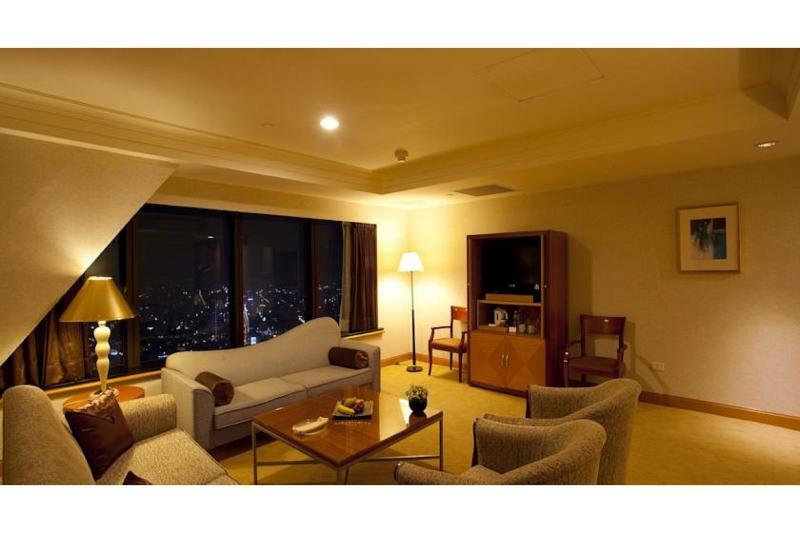 85 Sky Tower Hotel Kaohsiung Luaran gambar A suite at the hotel