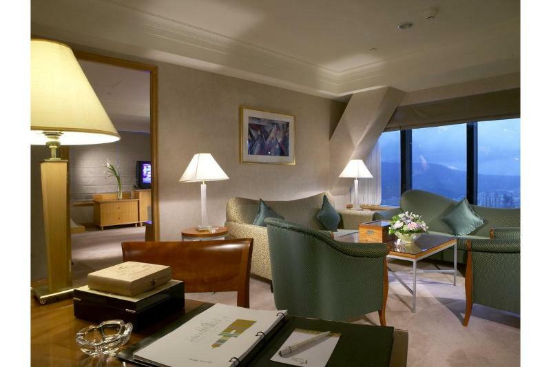 85 Sky Tower Hotel Kaohsiung Luaran gambar A suite at the Mandarin Oriental, Hong Kong