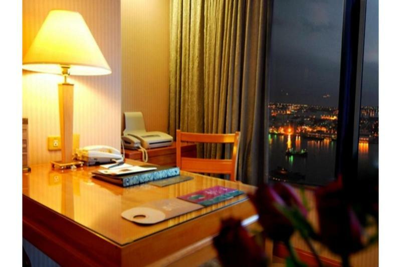 85 Sky Tower Hotel Kaohsiung Luaran gambar A room at the hotel